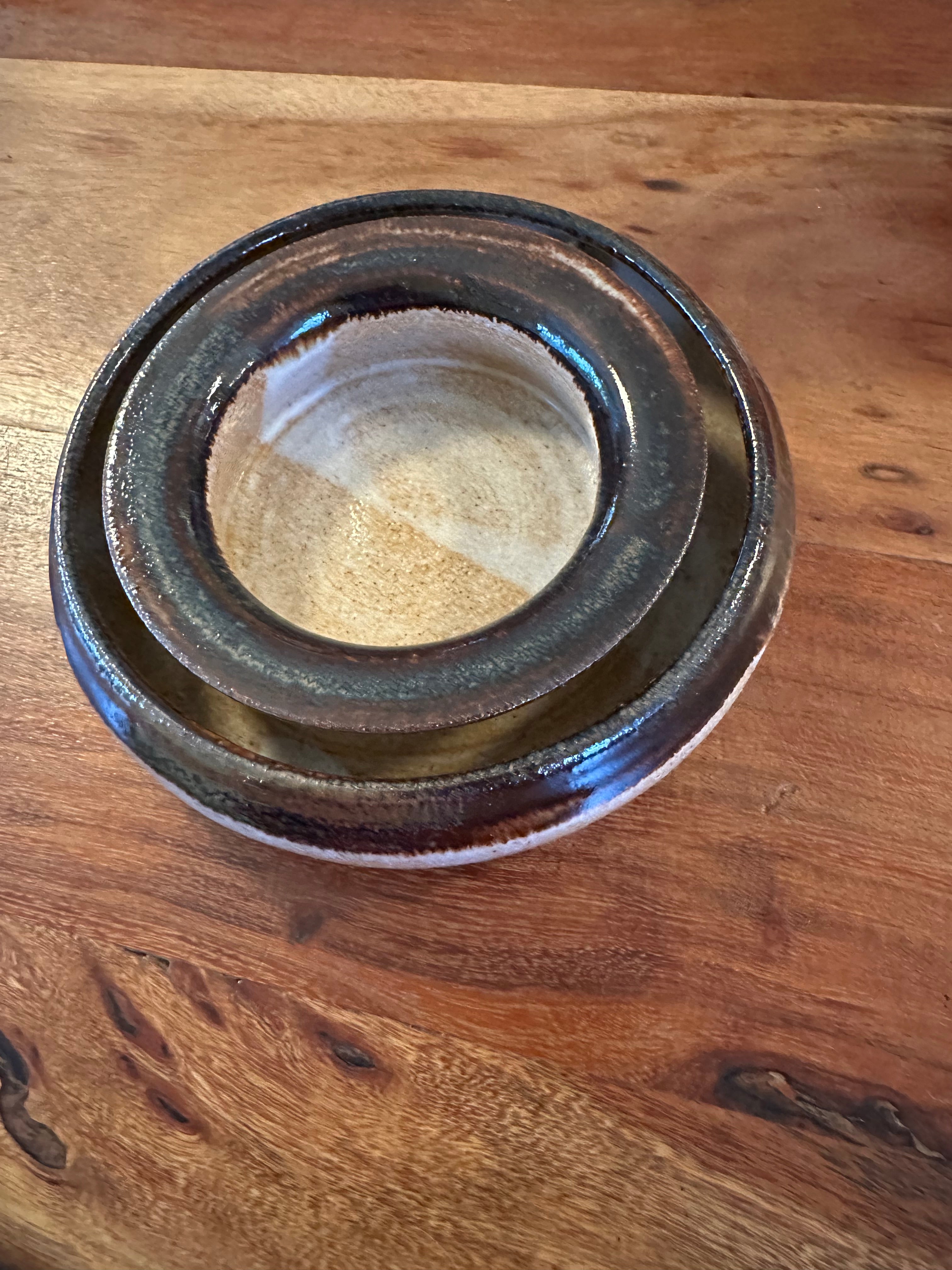 Circular bud vase