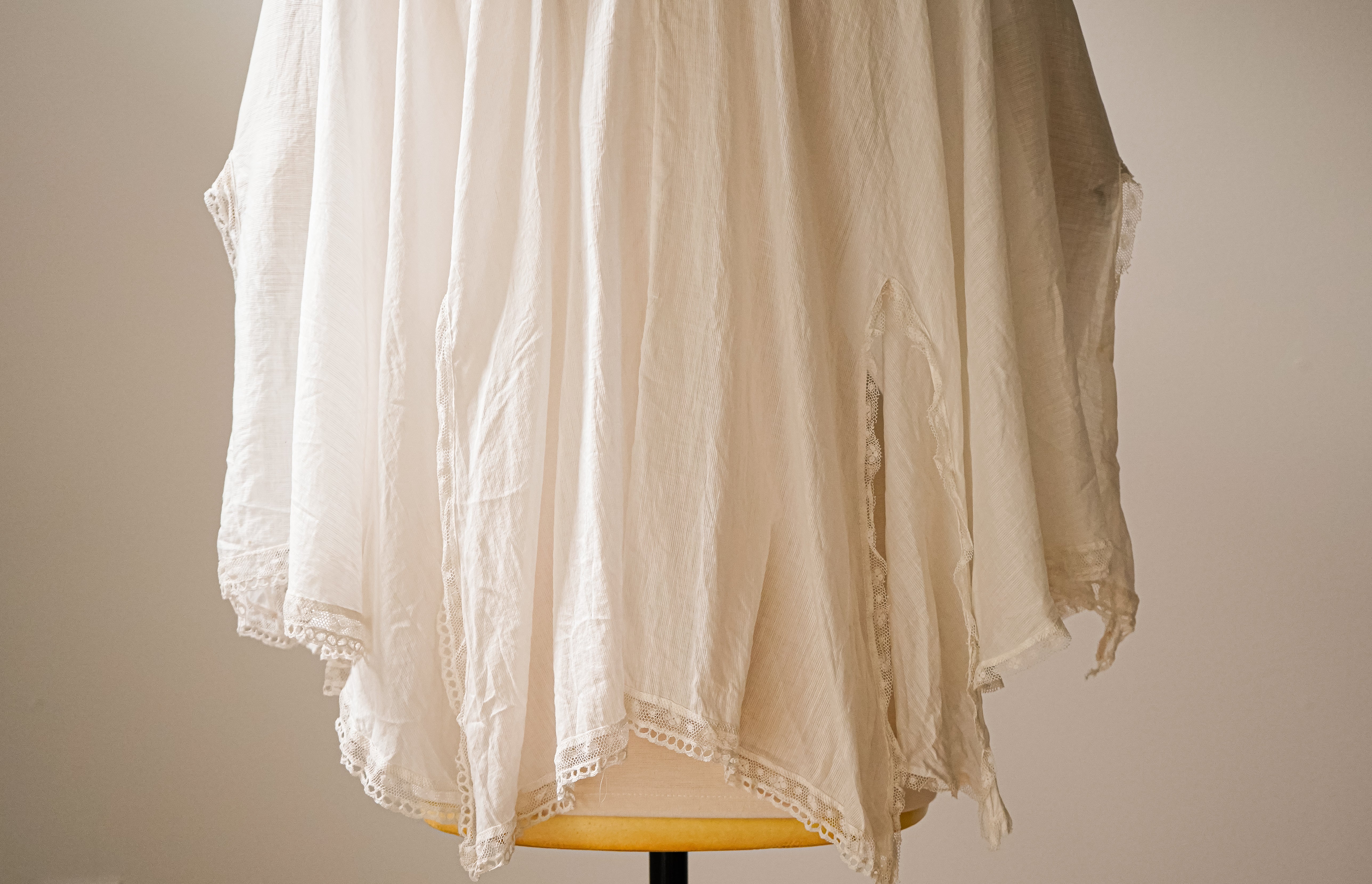 Thin cotton bed jacket with hand embroidered lace