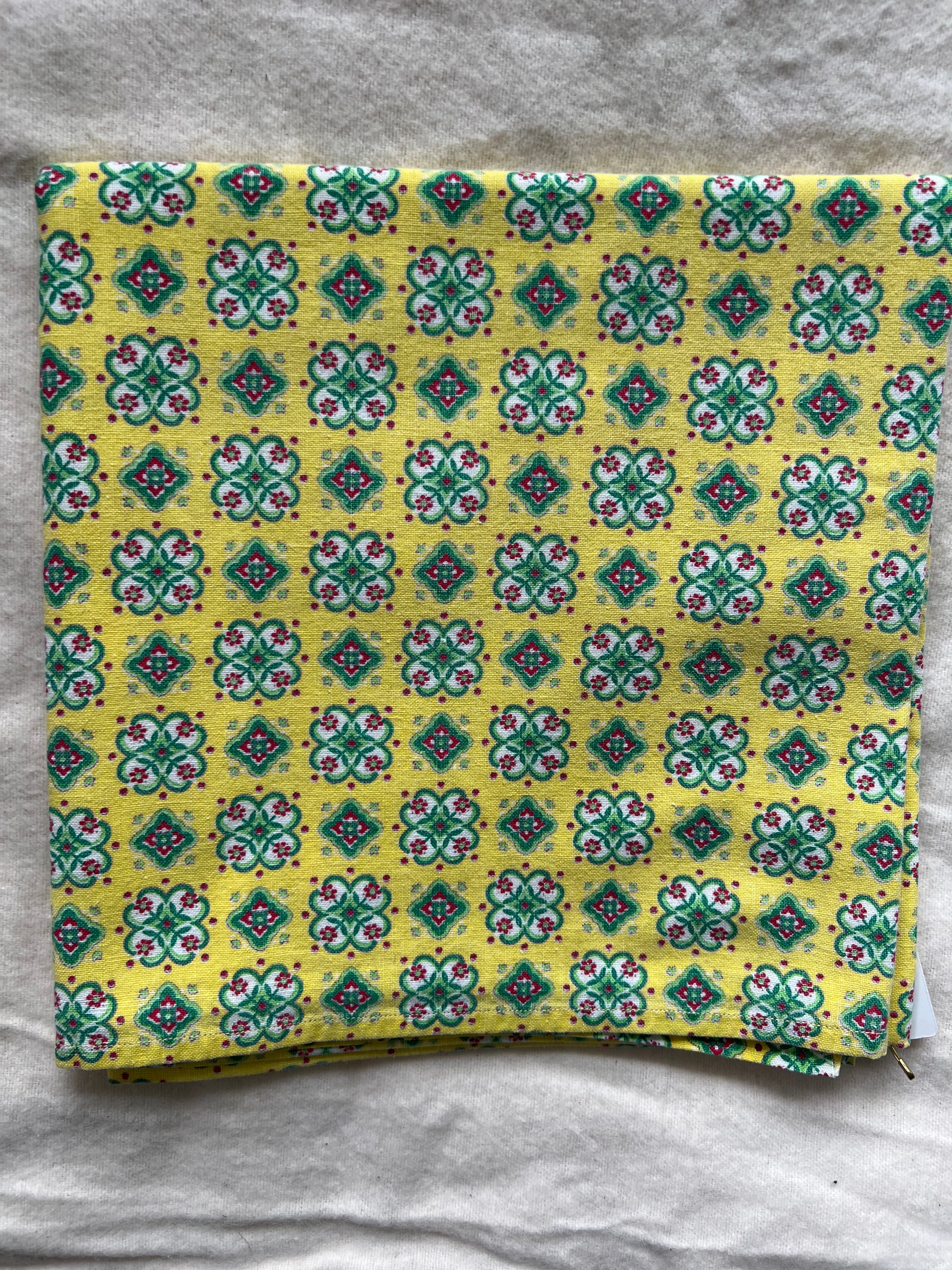 60s Floral pattern on yellow vintage fabric - 1 yard