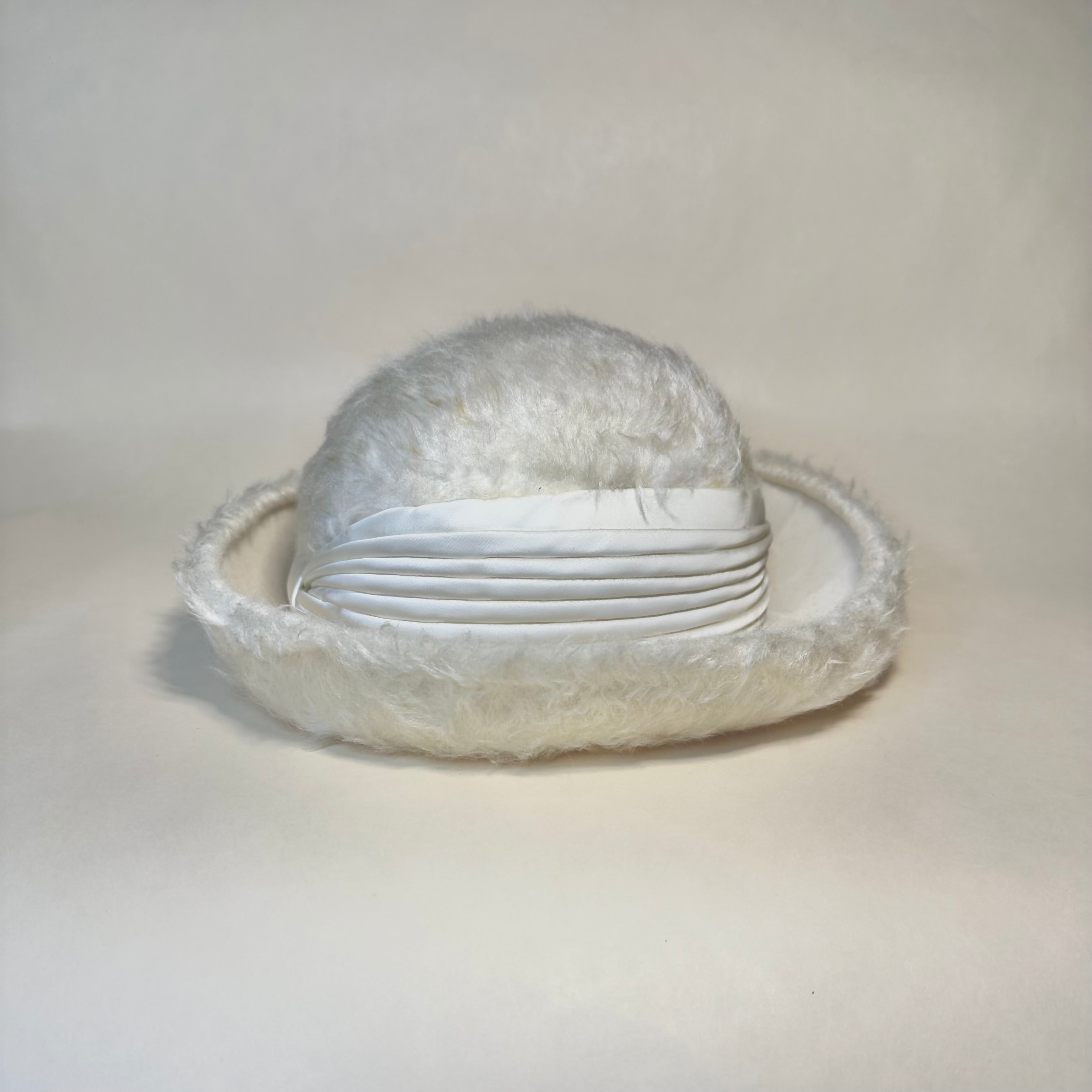 White Wilshire 1950s Rabbit Fur Cloche Hat