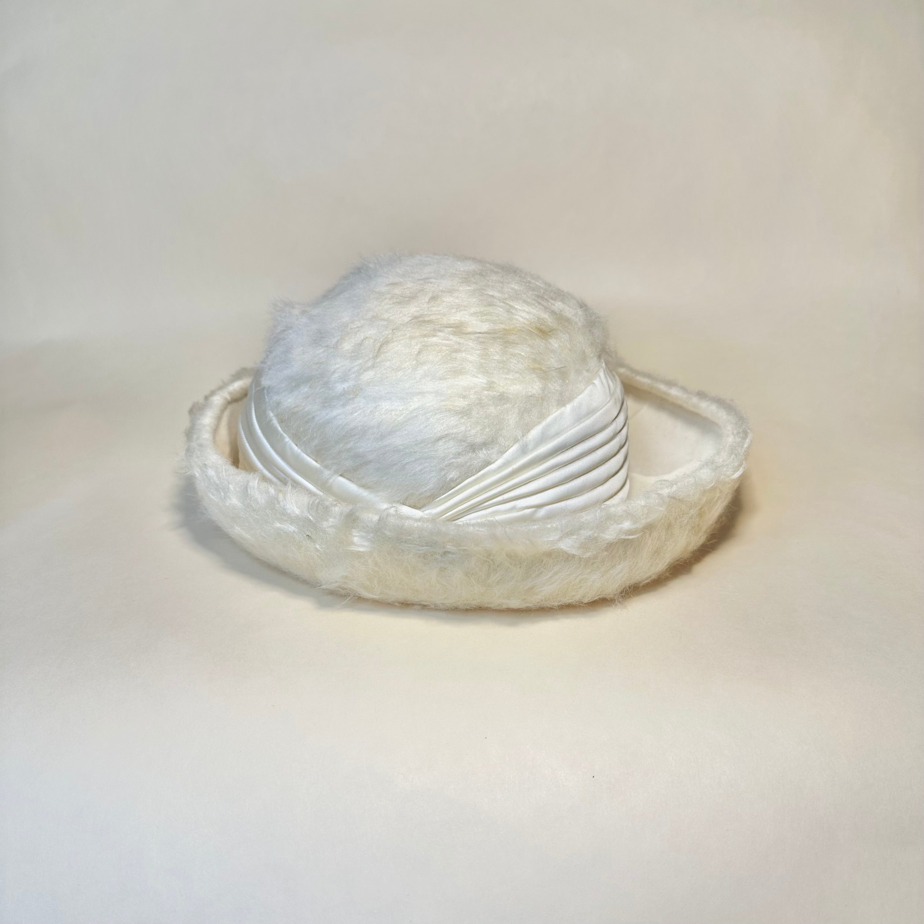 White Wilshire 1950s Rabbit Fur Cloche Hat